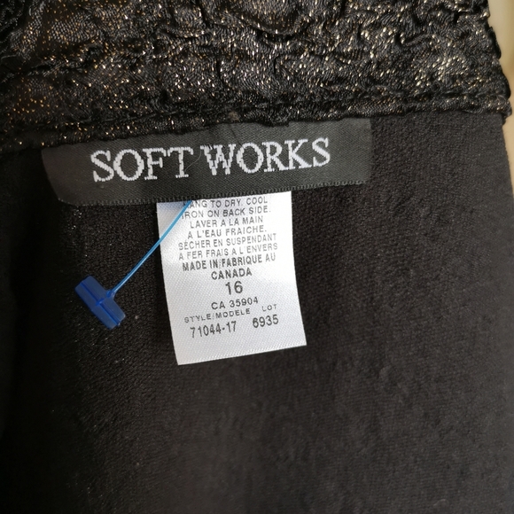 Plus Size Softworks Black with Hint of Gold Blazer Jacket stretchy size 16 - Picture 8 of 9